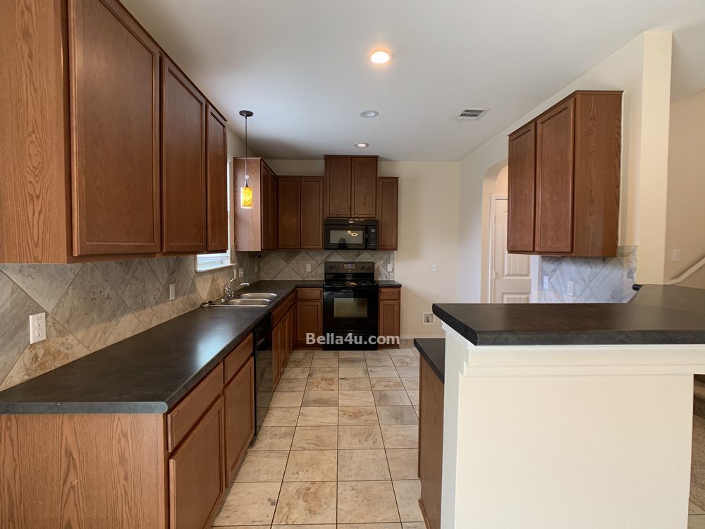 Delightful Home for Lease in Kyle! property image