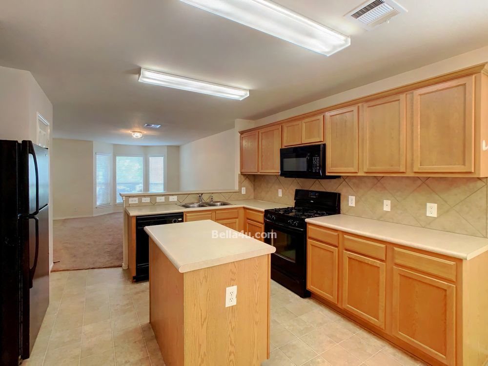 Highland Park Beauty! property image