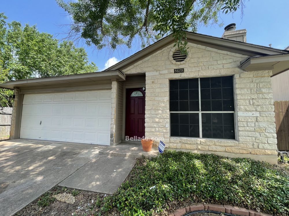 8628 Piney Creek Bend