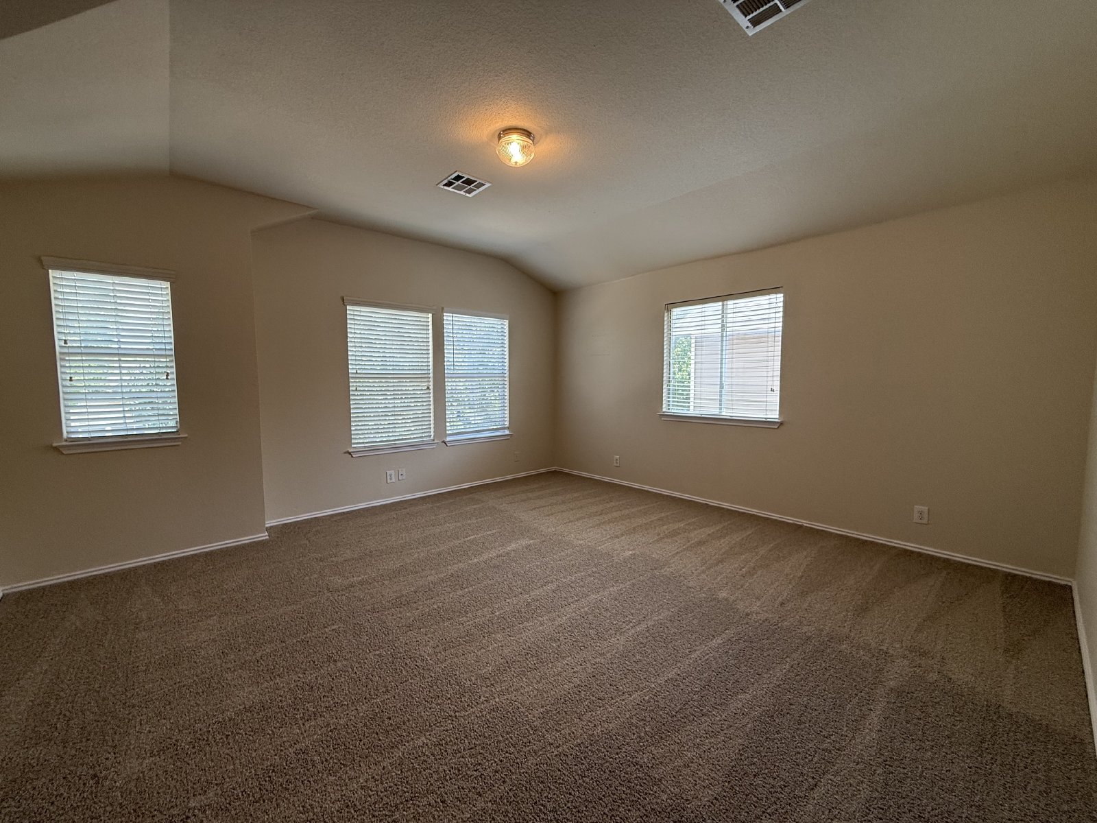 Highland Park Beauty! property image